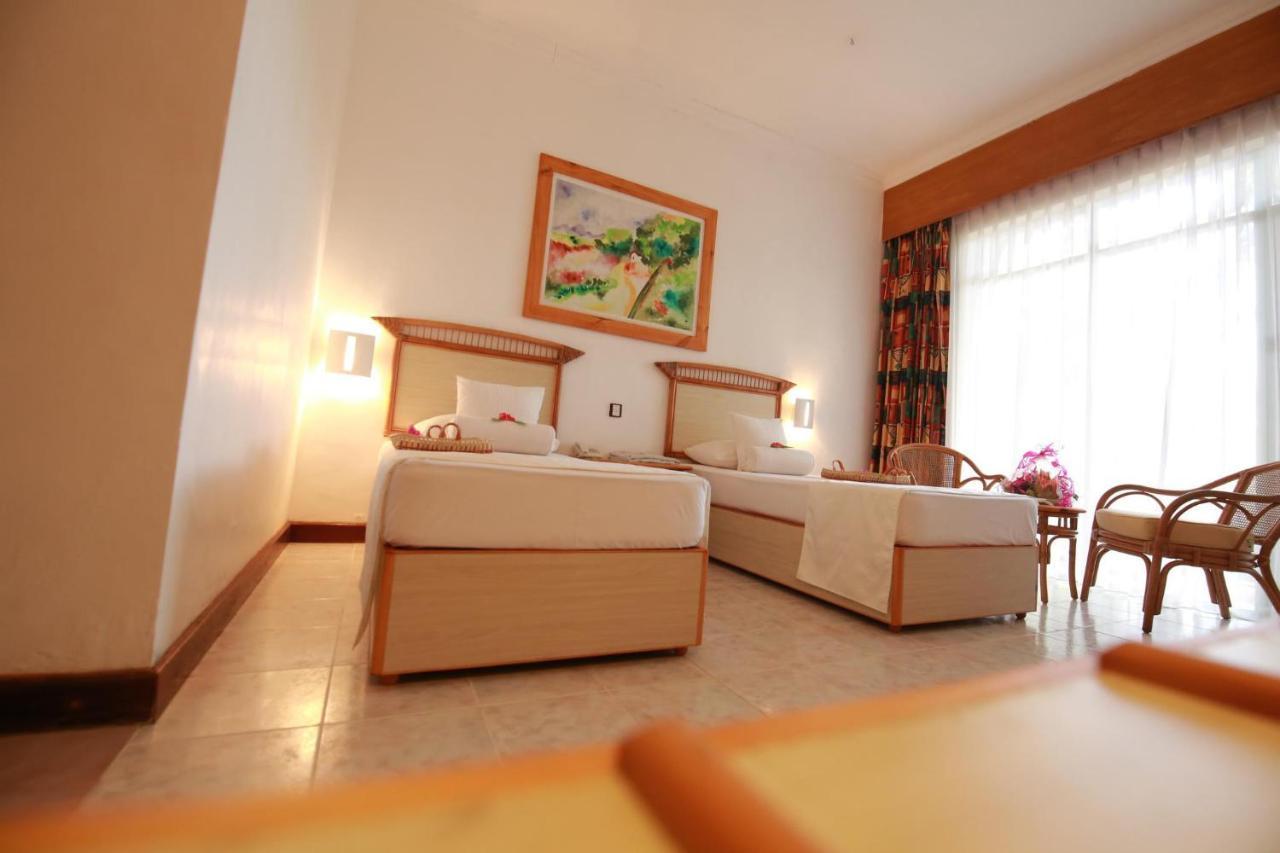 The Oasis Beach Resort Хамбантота Екстериор снимка